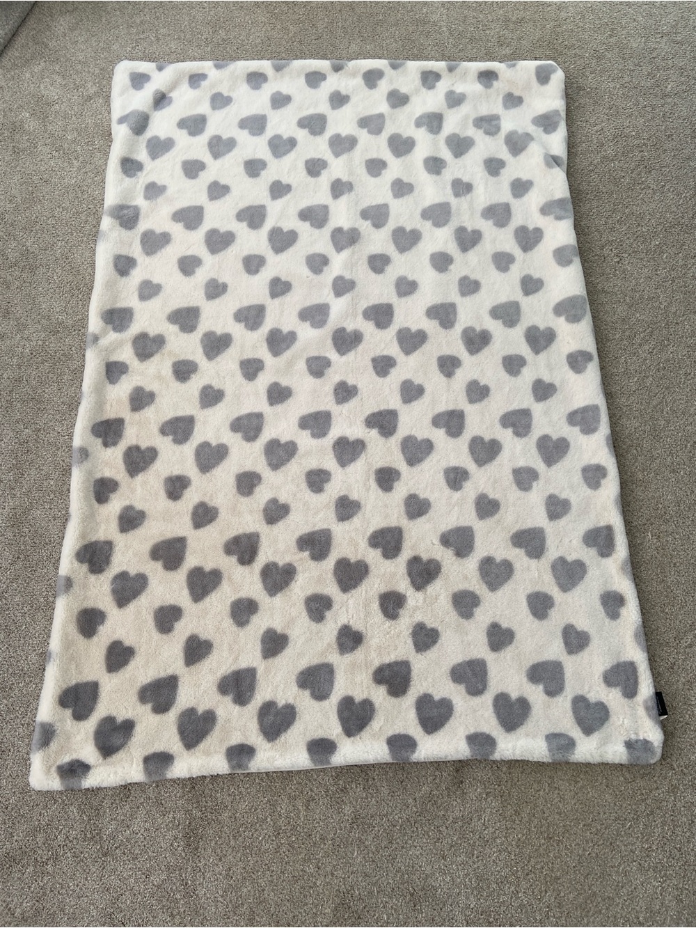 HTF Rachel Zoe Faux Fur Heart Patterned Throw Blanket Valentines Day - Picture 2 of 13